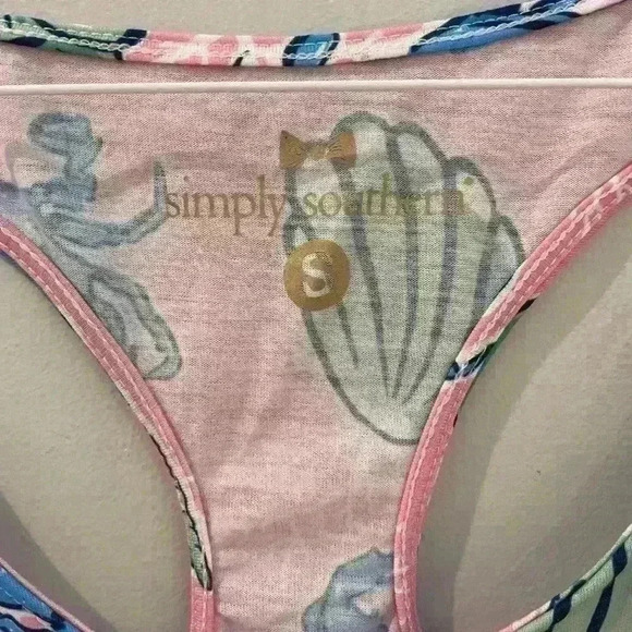 Simply Southern Tank Size Small, Cute cut out in back - Picture 4 of 8